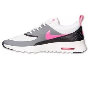 Women’s size 8 Nike air max Thea
